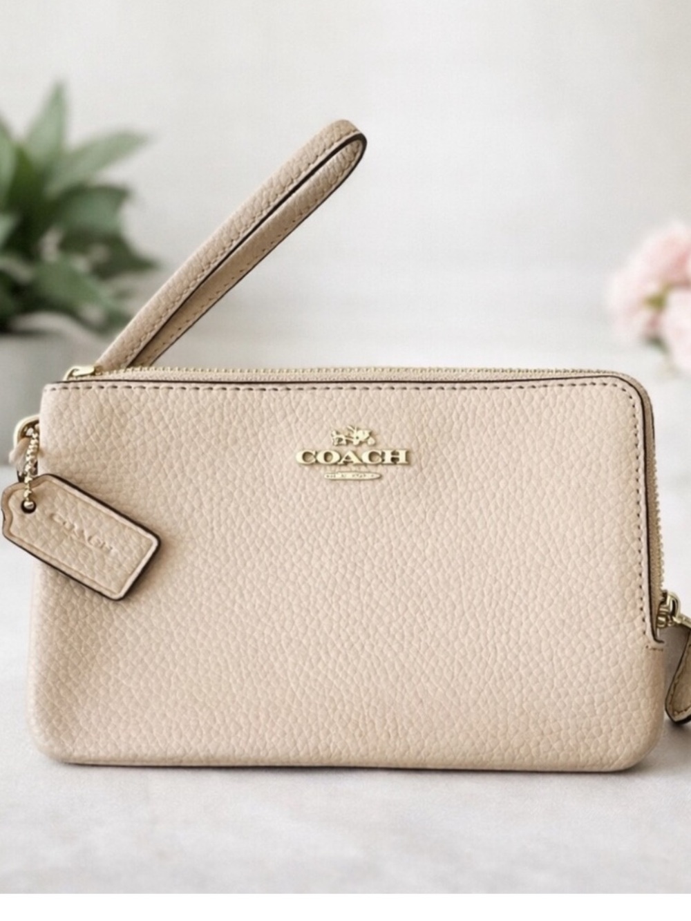 Luxurious Coach Beige Wristlet in Pebbled Leather With Gold Hardware